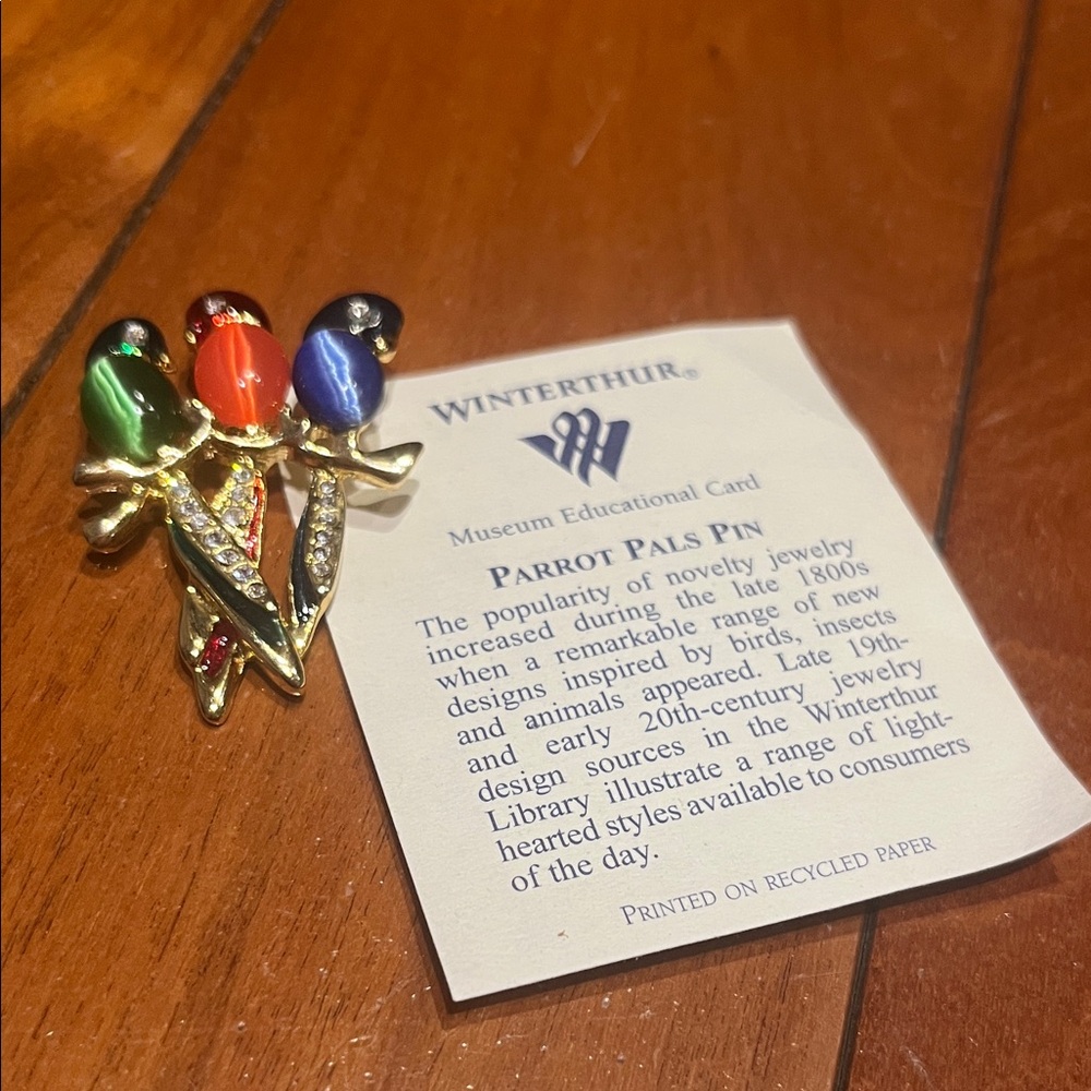 Vintage Winterthur Museum parrot pin